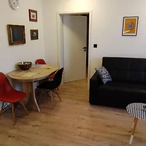 https://cute-apartment-marla-art-close-to-center.in-istria.net